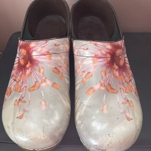 Dansko size 41 clogs.  Barely used.